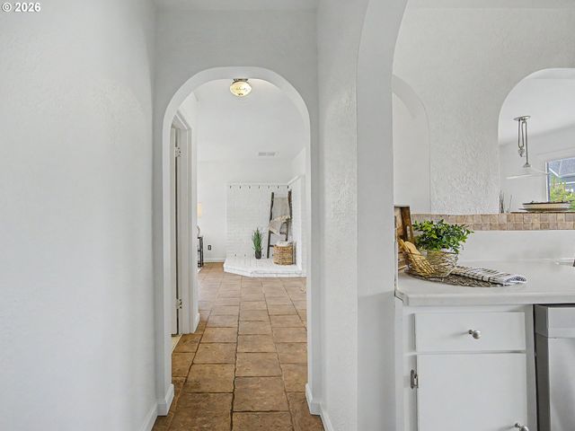 135 S SHERIDAN St, Mt Angel, OR 97362