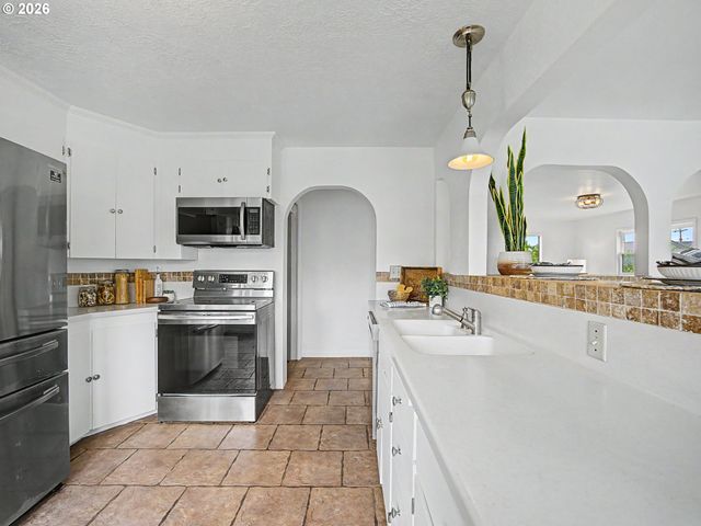 135 S SHERIDAN St, Mt Angel, OR 97362