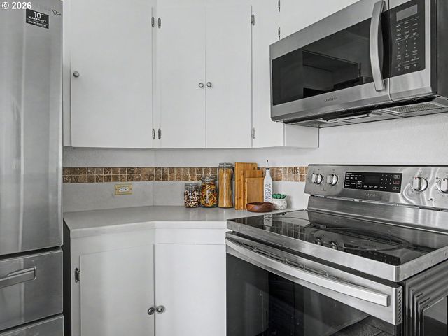 135 S SHERIDAN St, Mt Angel, OR 97362