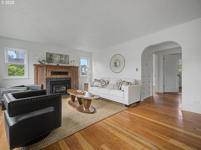 135 S SHERIDAN St, Mt Angel, OR 97362