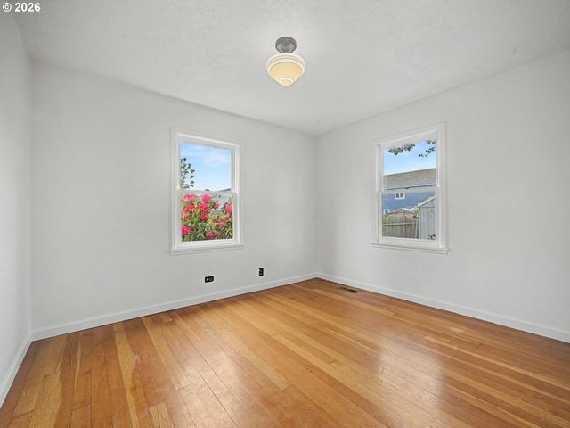 135 S SHERIDAN St, Mt Angel, OR 97362