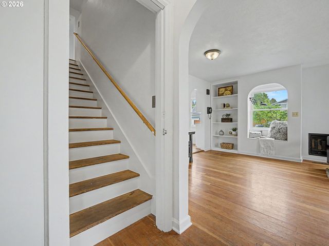 135 S SHERIDAN St, Mt Angel, OR 97362
