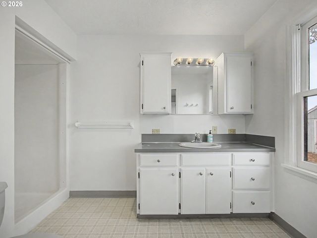 135 S SHERIDAN St, Mt Angel, OR 97362
