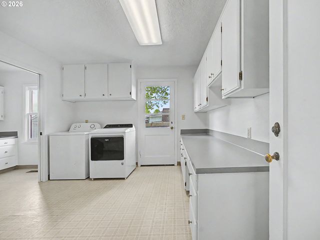 135 S SHERIDAN St, Mt Angel, OR 97362