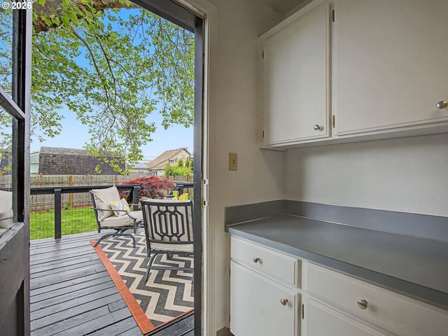 135 S SHERIDAN St, Mt Angel, OR 97362