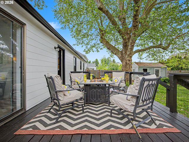 135 S SHERIDAN St, Mt Angel, OR 97362