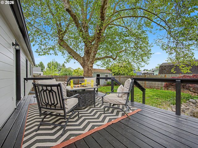 135 S SHERIDAN St, Mt Angel, OR 97362