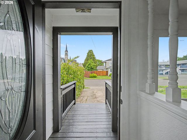 135 S SHERIDAN St, Mt Angel, OR 97362