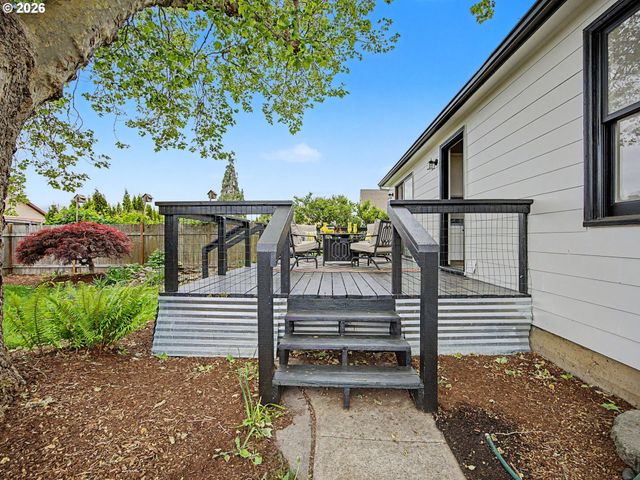 135 S SHERIDAN St, Mt Angel, OR 97362