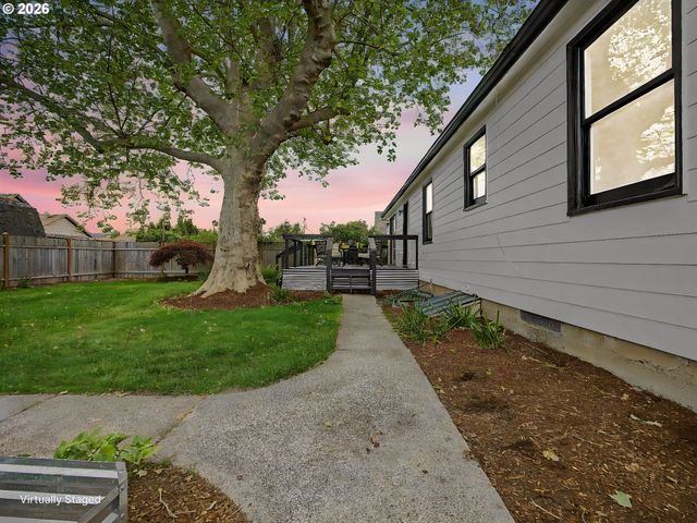 135 S SHERIDAN St, Mt Angel, OR 97362