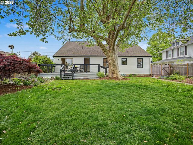 135 S SHERIDAN St, Mt Angel, OR 97362