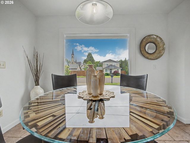 135 S SHERIDAN St, Mt Angel, OR 97362