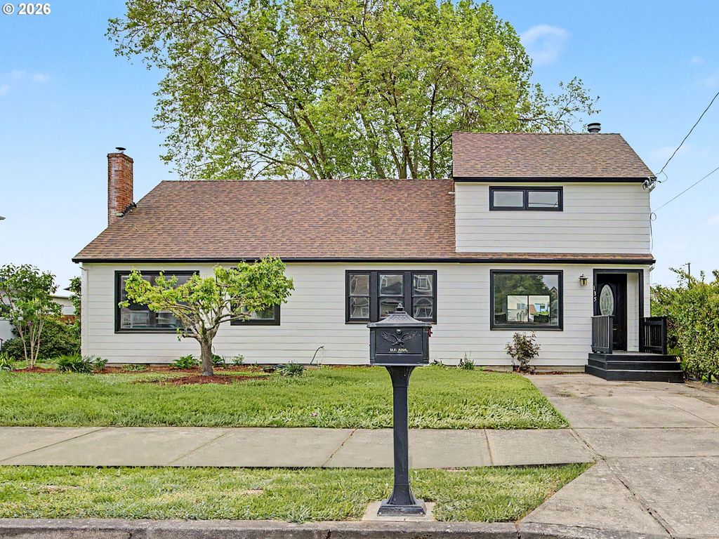 135 S SHERIDAN St, Mt Angel, OR 97362