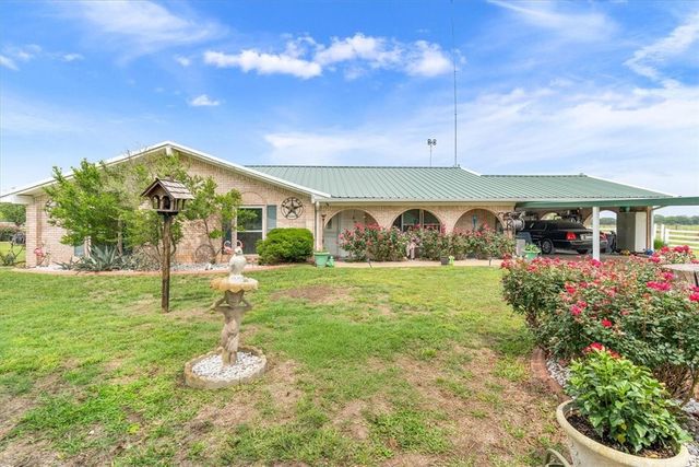 541 Lcr 131, Mount Calm, TX 76673