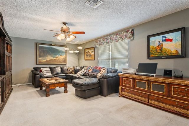 541 Lcr 131, Mount Calm, TX 76673