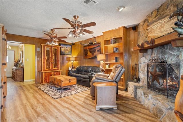 541 Lcr 131, Mount Calm, TX 76673