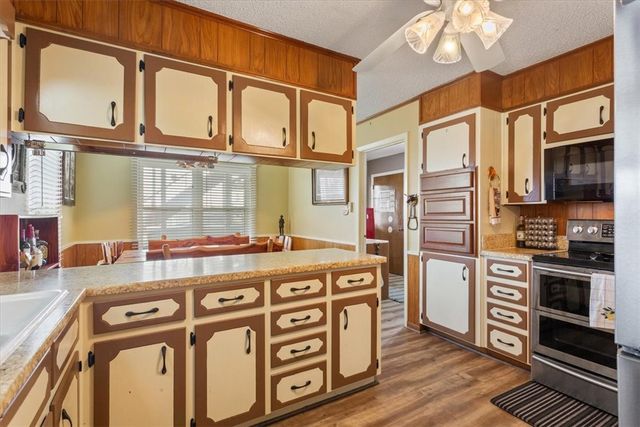 541 Lcr 131, Mount Calm, TX 76673