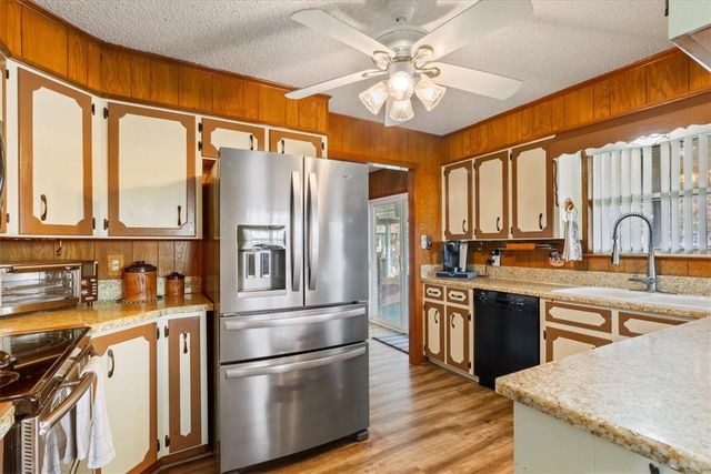 541 Lcr 131, Mount Calm, TX 76673