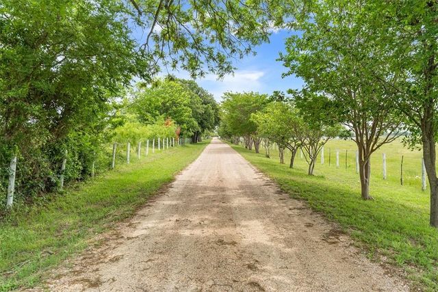 541 Lcr 131, Mount Calm, TX 76673
