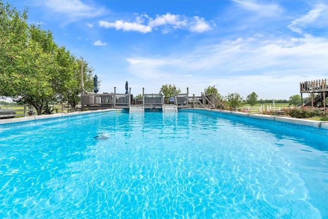 541 Lcr 131, Mount Calm, TX 76673