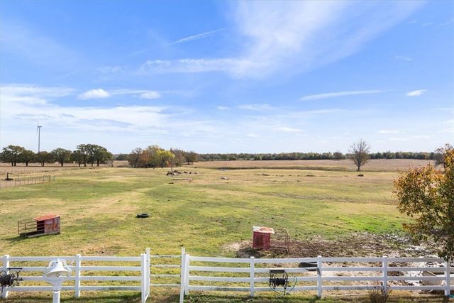541 Lcr 131, Mount Calm, TX 76673
