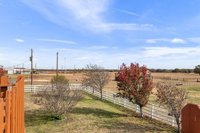541 Lcr 131, Mount Calm, TX 76673