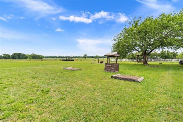 541 Lcr 131, Mount Calm, TX 76673