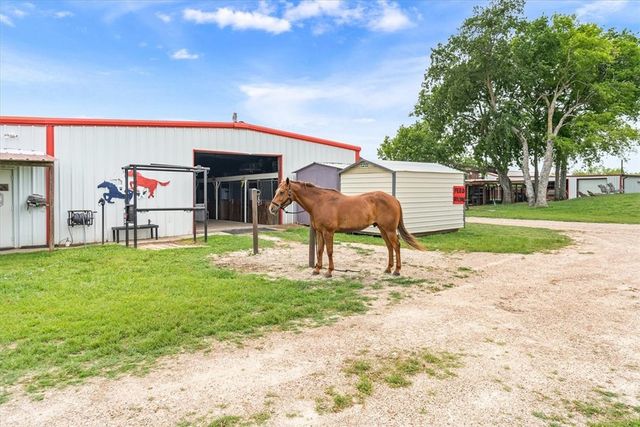 541 Lcr 131, Mount Calm, TX 76673