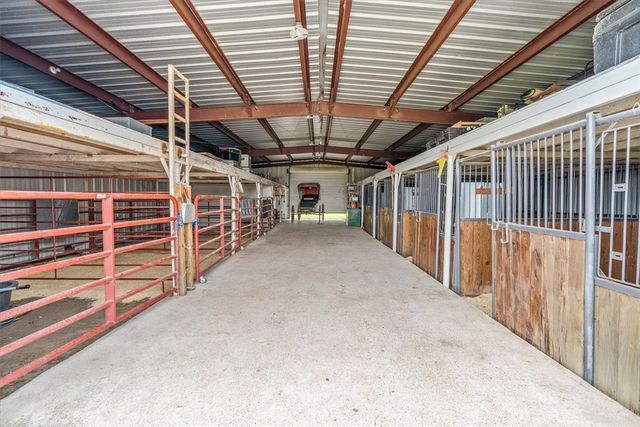541 Lcr 131, Mount Calm, TX 76673