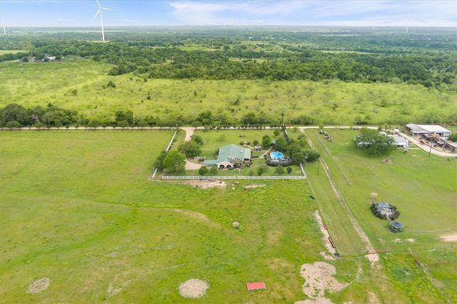 541 Lcr 131, Mount Calm, TX 76673