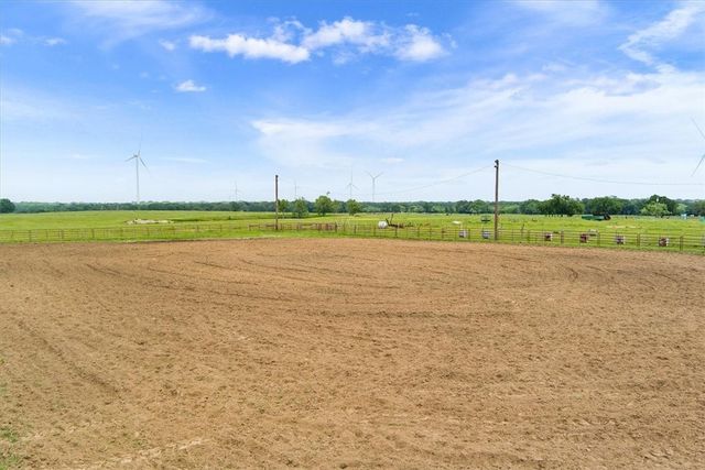 541 Lcr 131, Mount Calm, TX 76673