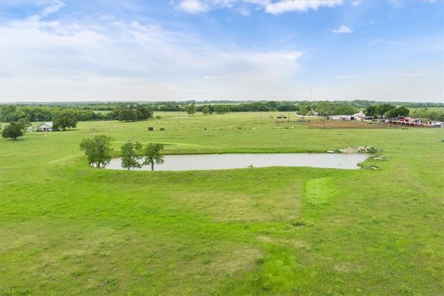 541 Lcr 131, Mount Calm, TX 76673