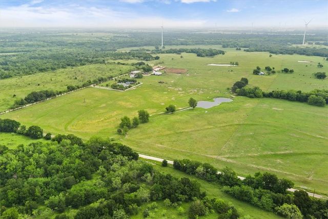 541 Lcr 131, Mount Calm, TX 76673