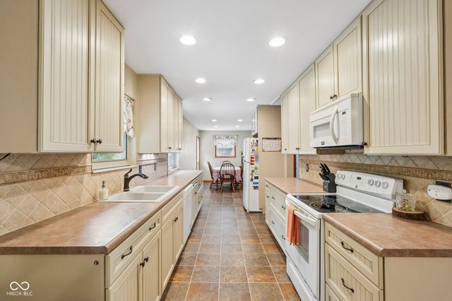 1206 N Woodward Street, Lapel, IN 46051