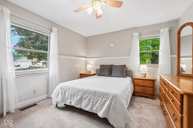 1206 N Woodward Street, Lapel, IN 46051
