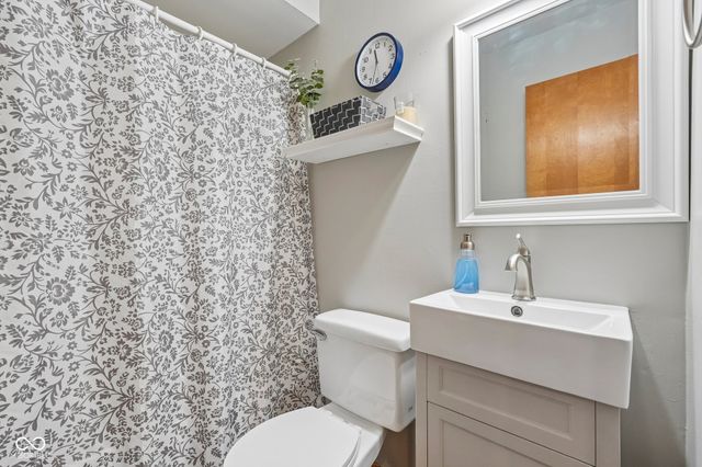 1206 N Woodward Street, Lapel, IN 46051