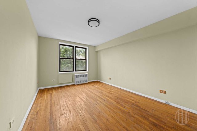 5021 39th Pl Apt 3B, New York City, NY 11104