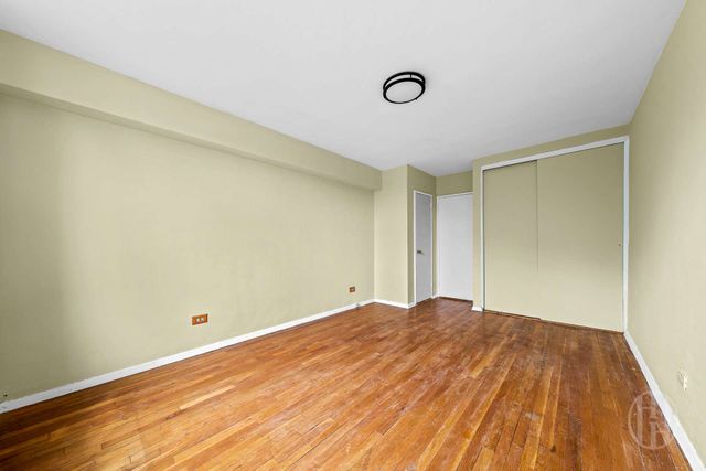 5021 39th Pl Apt 3B, New York City, NY 11104