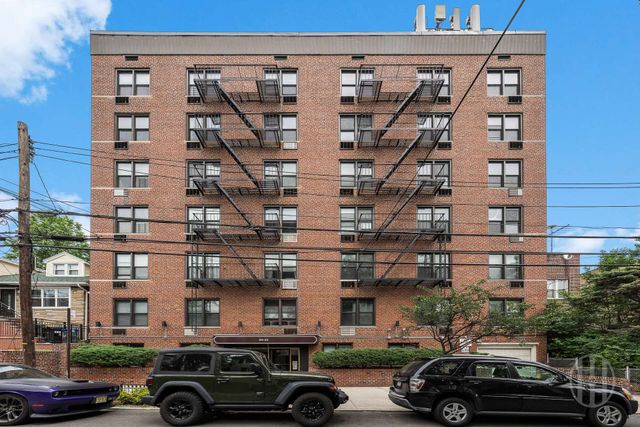 5021 39th Pl Apt 3B, New York City, NY 11104