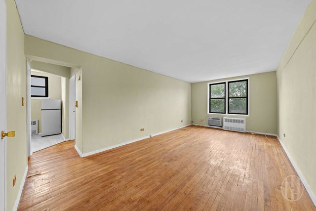 5021 39th Pl Apt 3B, New York City, NY 11104