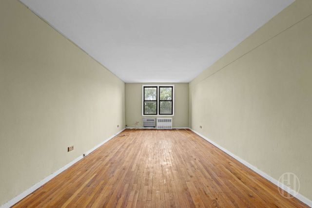 5021 39th Pl Apt 3B, New York City, NY 11104