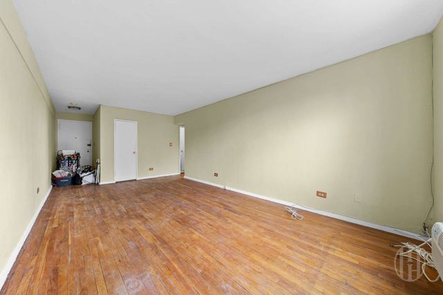 5021 39th Pl Apt 3B, New York City, NY 11104