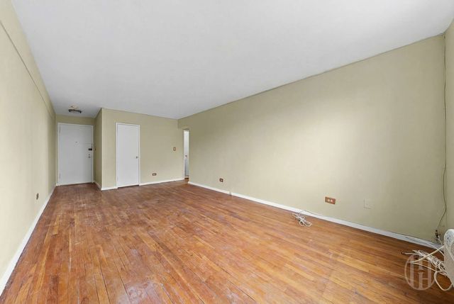 5021 39th Pl Apt 3B, New York City, NY 11104