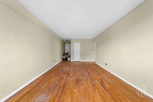 5021 39th Pl Apt 3B, New York City, NY 11104