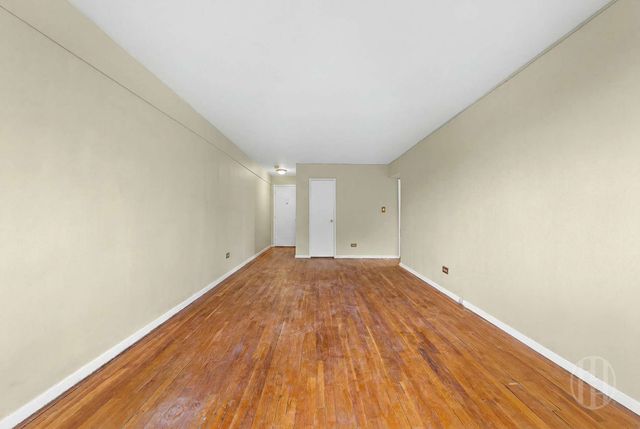 5021 39th Pl Apt 3B, New York City, NY 11104