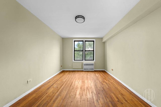 5021 39th Pl Apt 3B, New York City, NY 11104