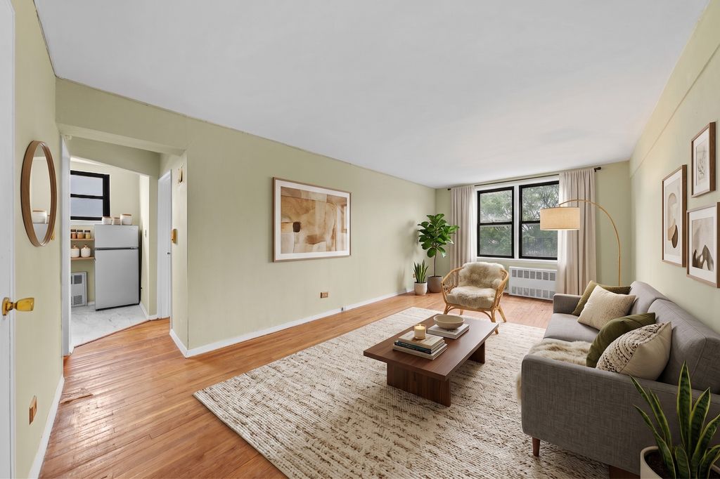5021 39th Pl Apt 3B, New York City, NY 11104