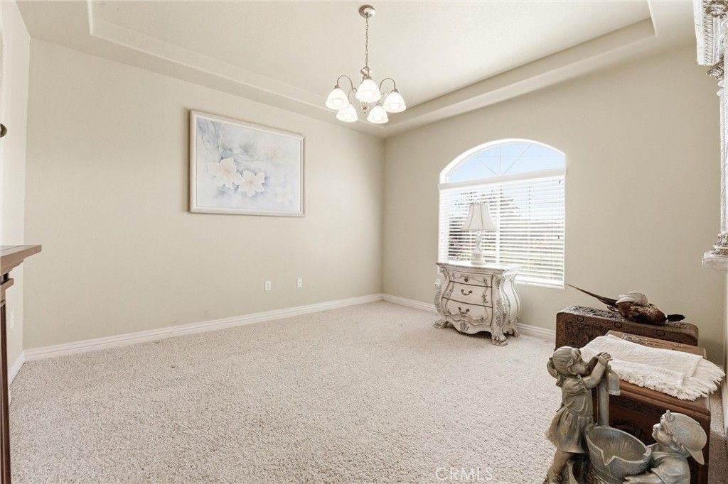 Image 5 of property listing at 5773 Merito Street, Hesperia, CA 92344