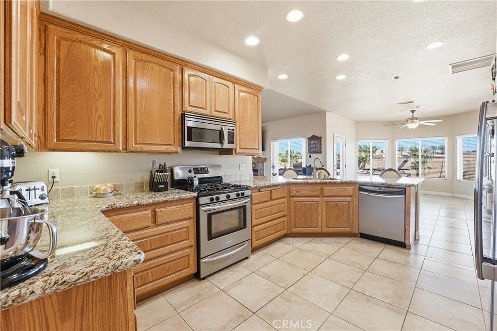 Image 7 of property listing at 5773 Merito Street, Hesperia, CA 92344