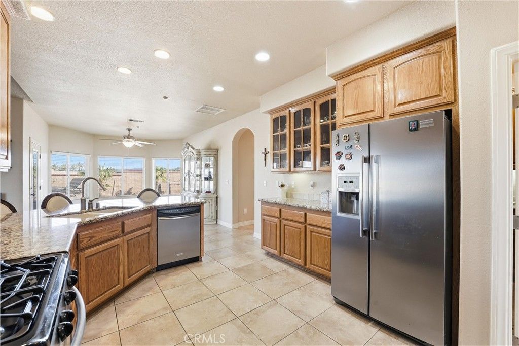 Image 8 of property listing at 5773 Merito Street, Hesperia, CA 92344